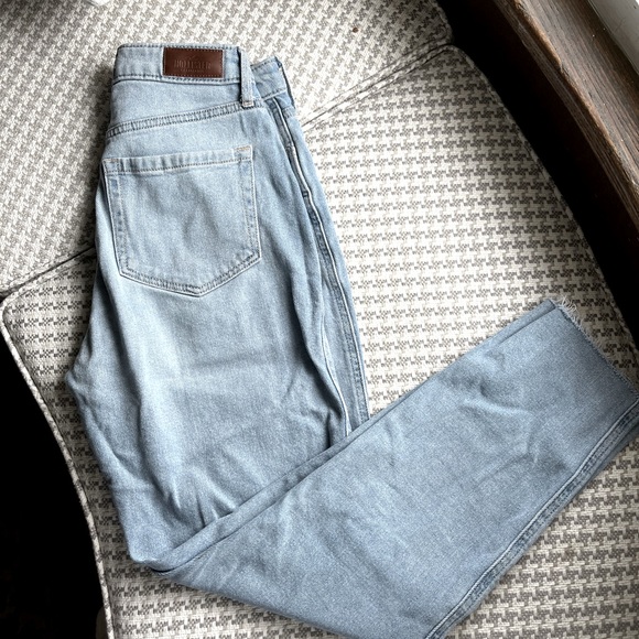 Hollister ultra high rise mom jean - Picture 1 of 4